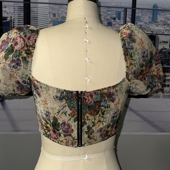 🌿🌿Ladies Floral Top🌿🌿 - Picture 4 of 7